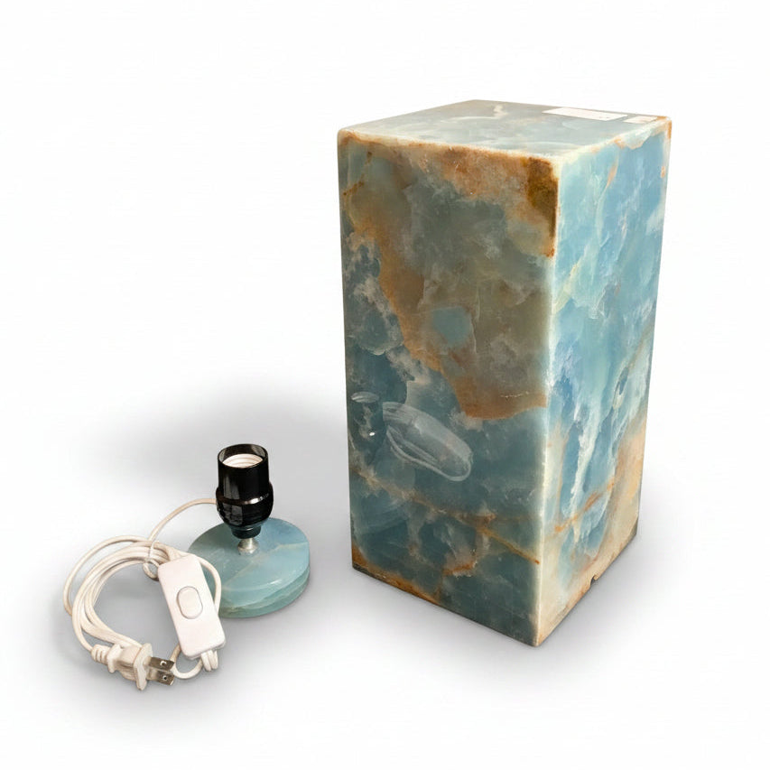 Polished blue onyx prism lamp, 15x15x30cm | Cayen Home
