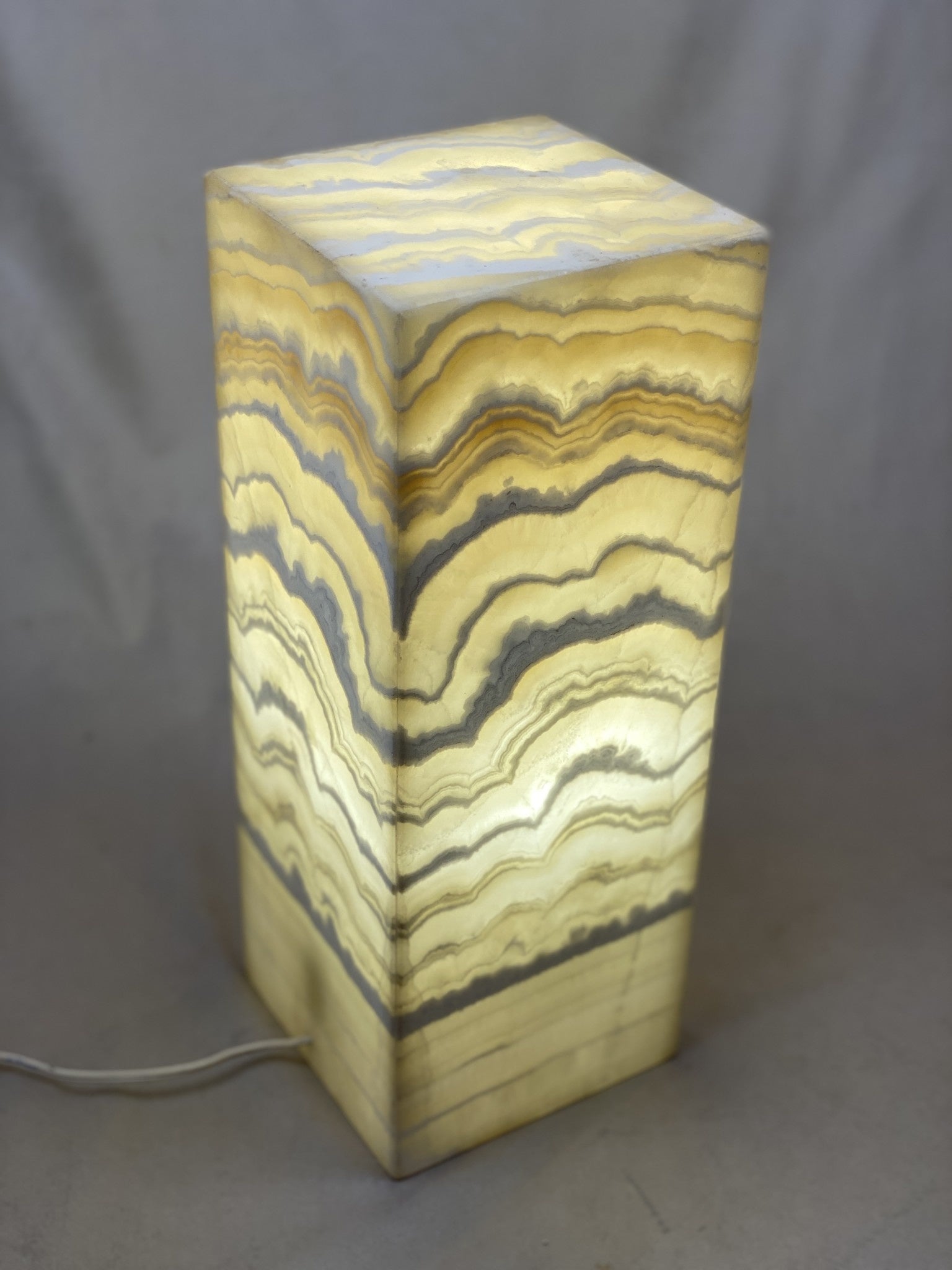 Banded onyx gemstone lamp, medium, 40x15cm, view 3 | Cayen Home