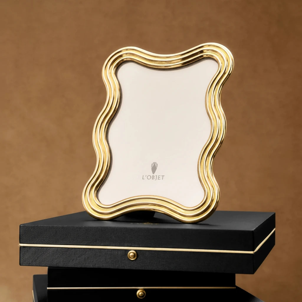 L'Objet Ripple frame, gold, 5x7, view 4 | Cayen Home