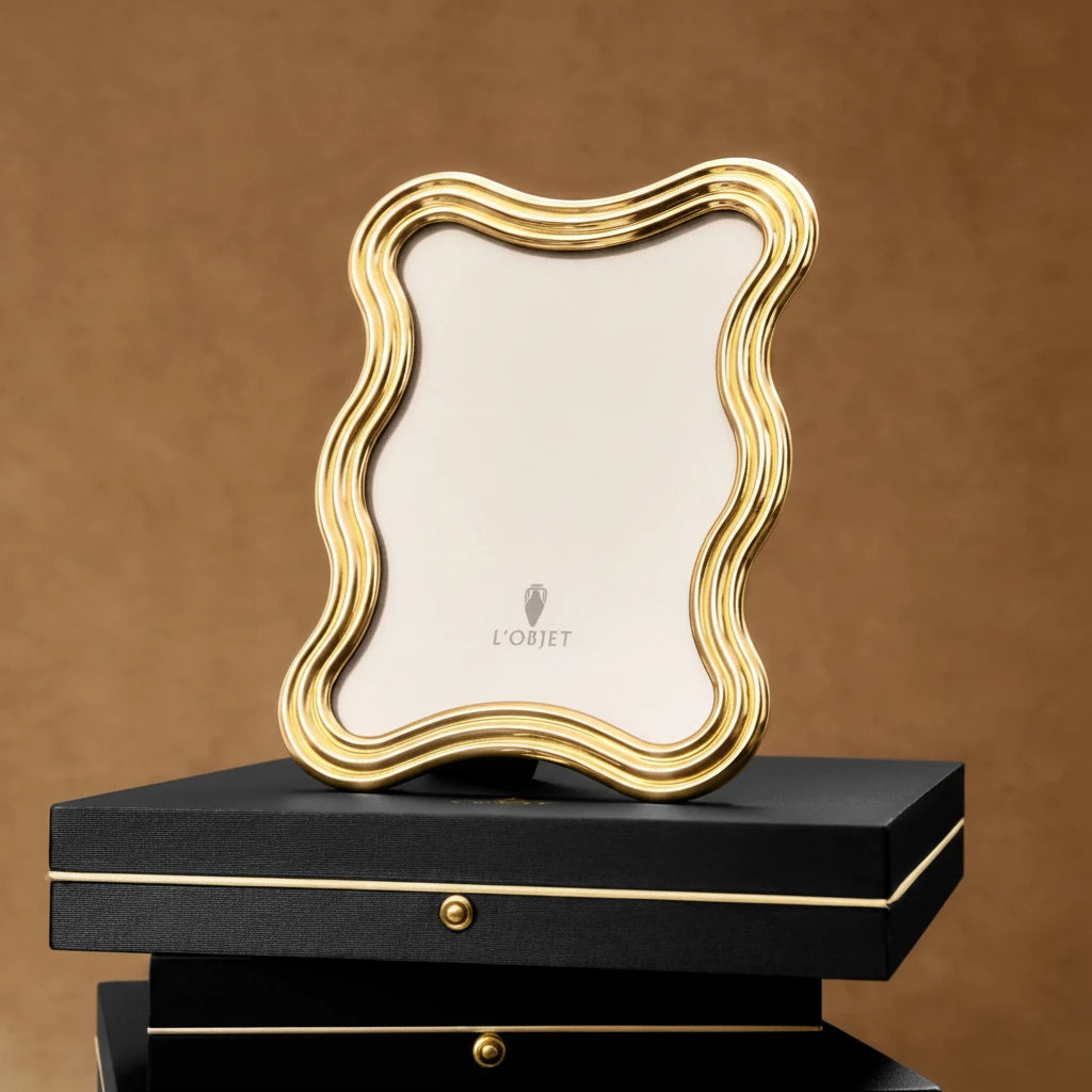 L'Objet Ripple frame, gold, 4x6, view 3 | Cayen Home
