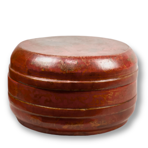 Rare gilt-painted red lacquered round box | Cayen Home