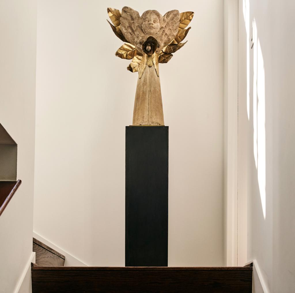 Jan Barboglio Gallery art stand, blackened, large, view 2 | Cayen Home