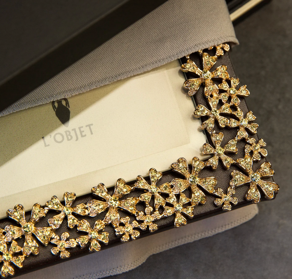 Garland Frame Gold  + Yellow Crystals 5x7 (Medium)