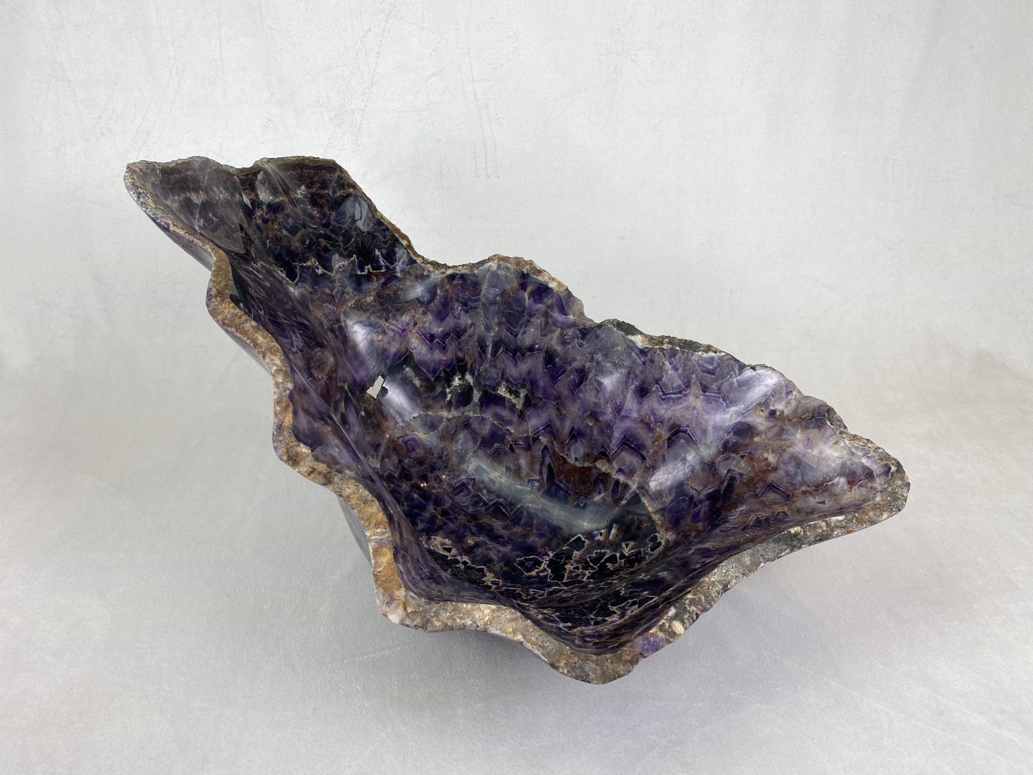Chevron amethyst bowl, 50x32x27cm, view 2 | Cayen Home