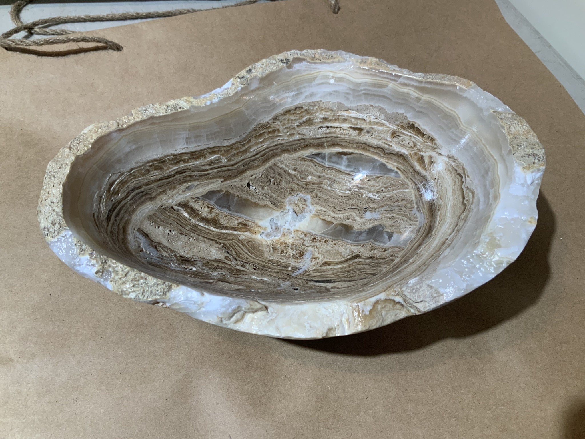 Amber onyx irregular bowl, polished, 25x20x10cm, view 2 | Cayen Home