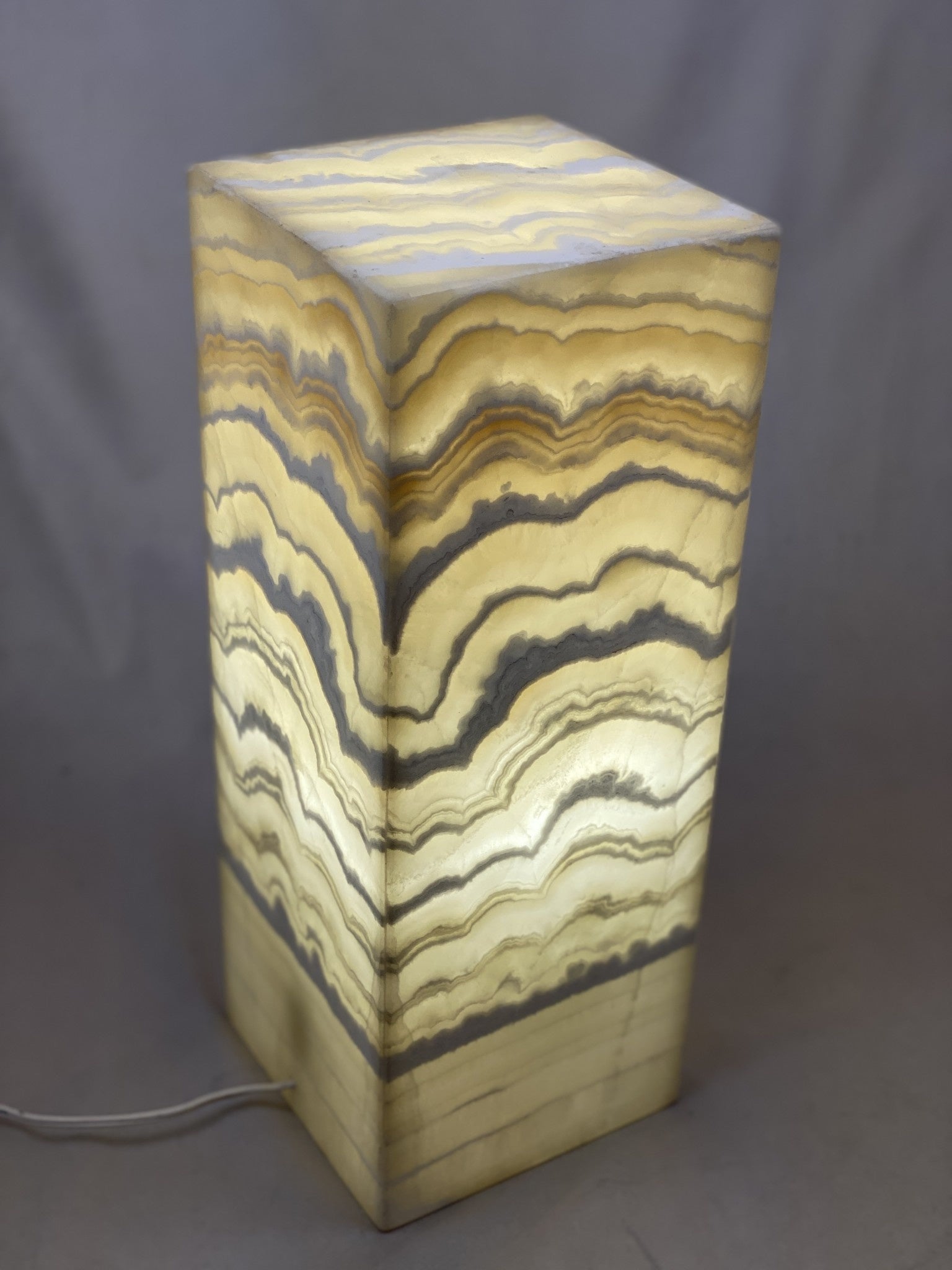 Banded onyx gemstone lamp, medium, 40x15cm, view 4 | Cayen Home