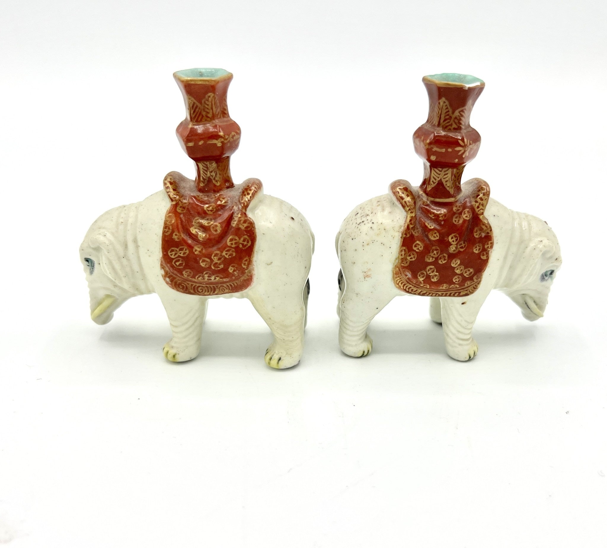 White elephants carrying red vases | Cayen Home