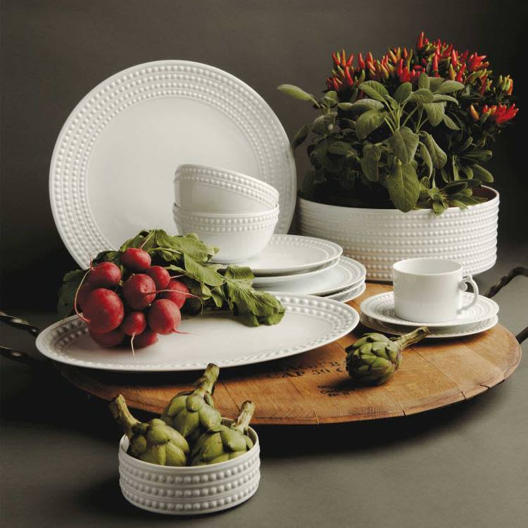 L'Objet Perlae white charger, view 3 | Cayen Home