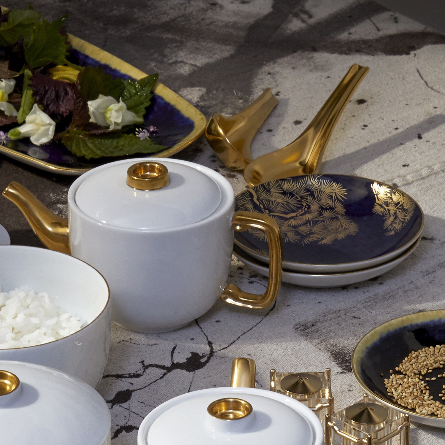 L'Objet Zen teapot with 2 tea cups and saucers, view 3 | Cayen Home