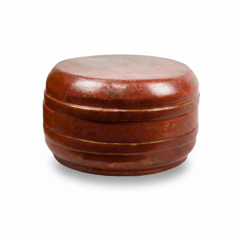 Rare gilt-painted red lacquered round box | Cayen Home