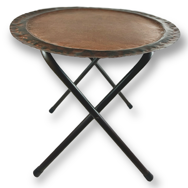 Round hammered tray on folding stand | Cayen Home
