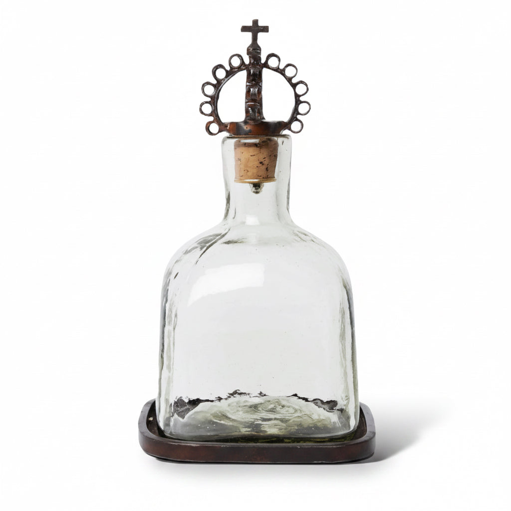 Jan Barboglio El Rey decanter, clear with crown topper | Cayen Home
