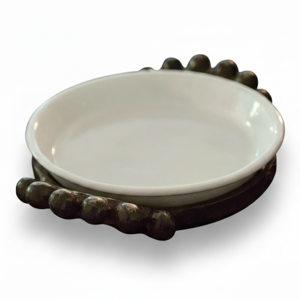 Jan Barboglio Balan pie plate with white ceramic insert | Cayen Home