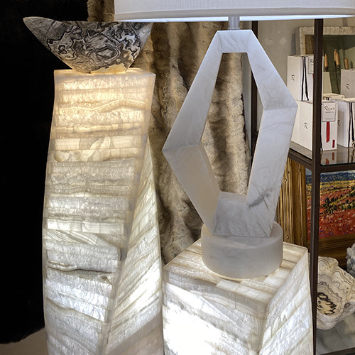 White onyx twist marquetry lamp, 25x25x150cm, view 2 | Cayen Home